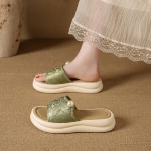 New Chinese style pearl slippers